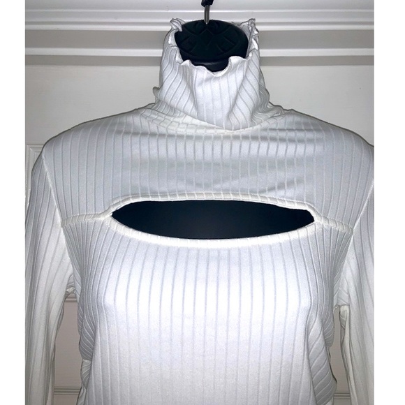 AQUA Keyhole Turtleneck Sweater –– NWT - Picture 4 of 12